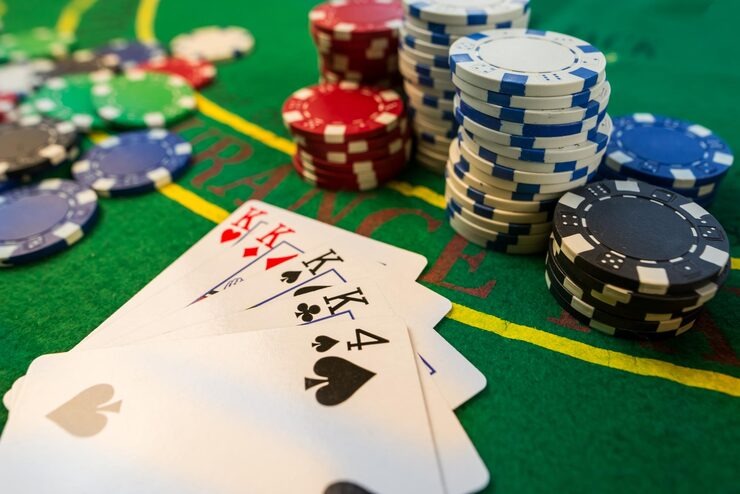 cm888 mobile app interface showing live-dealer table selection and account balance